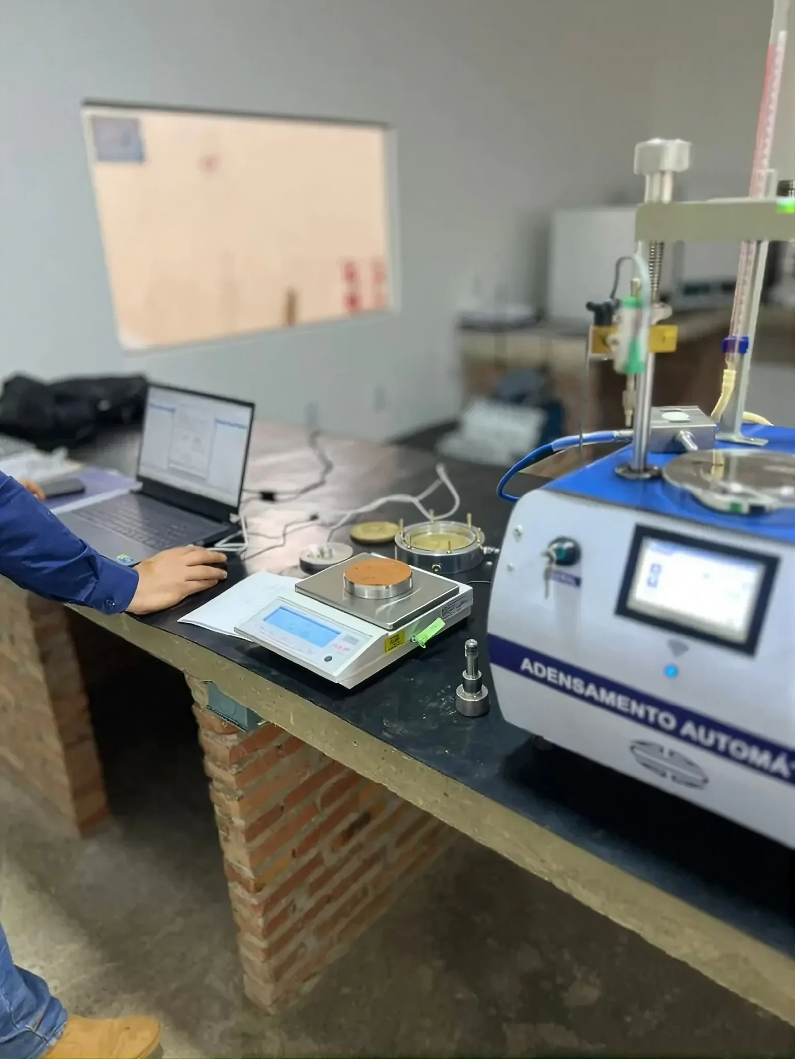 Laboratório de ensaios geotécnicos da Cava Sondagem