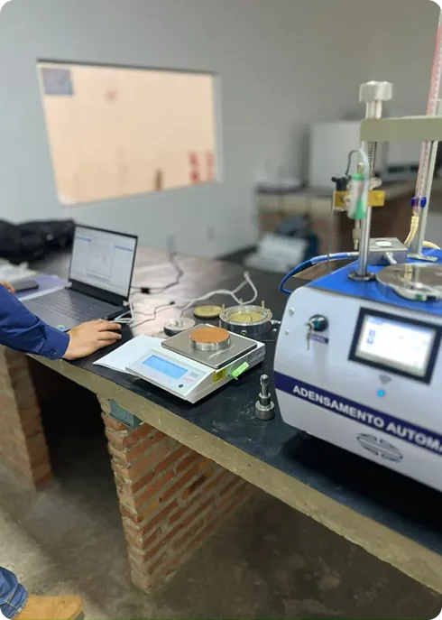 Laboratório de ensaios geotécnicos da Cava Sondagem